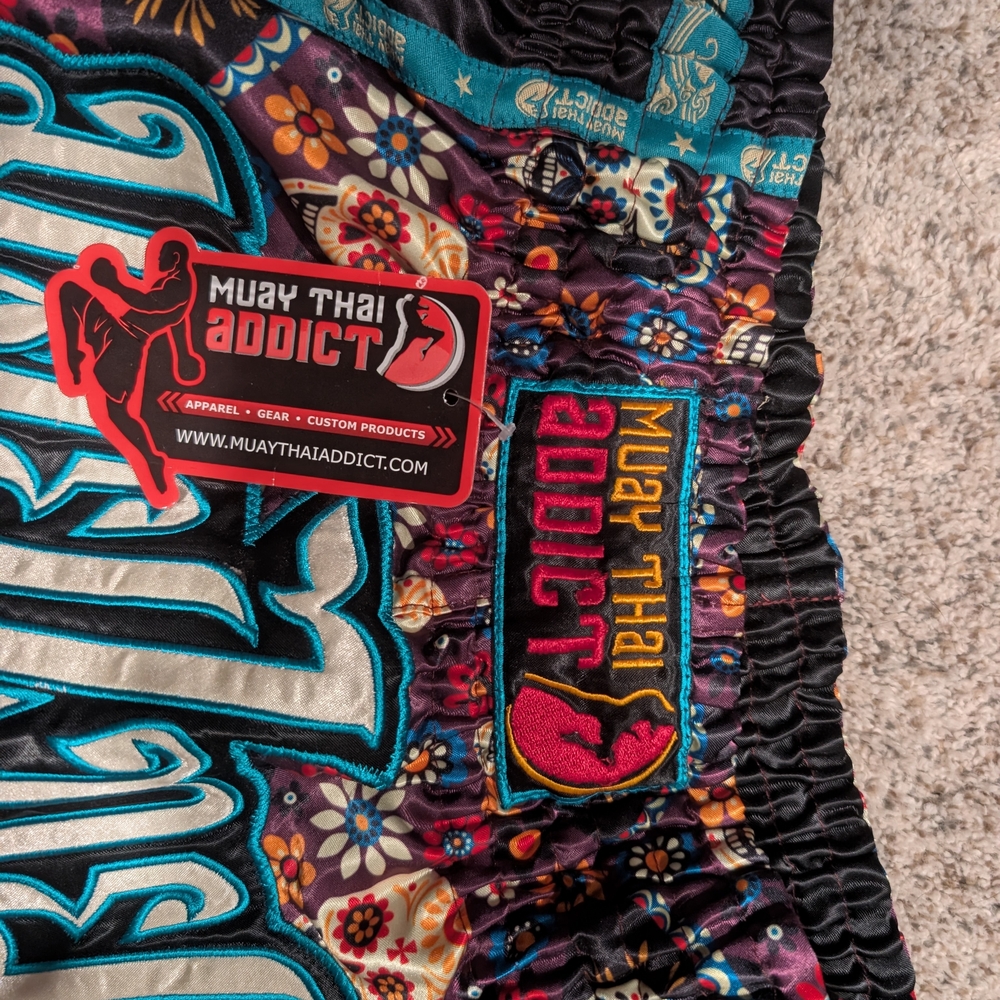 Men's Muay Thai Shorts New With Tags - Picture 2 of 3
